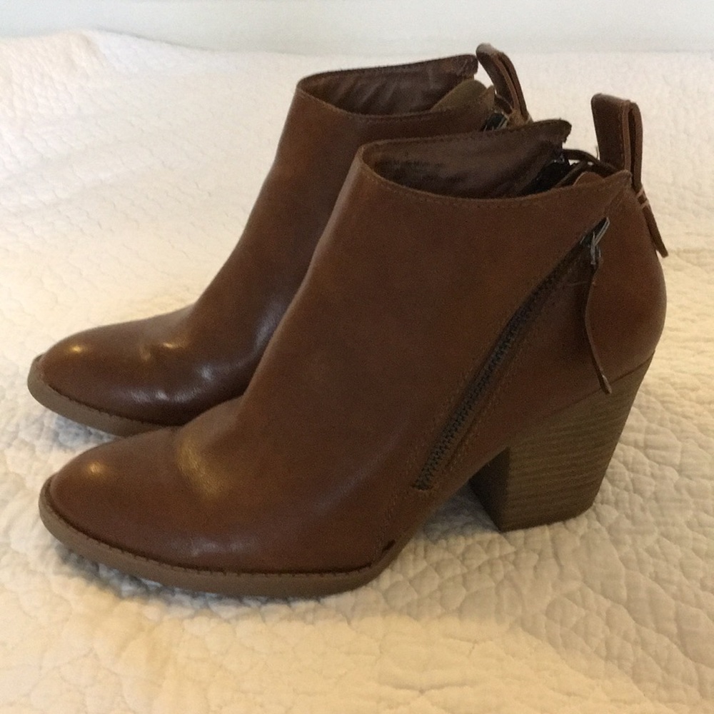 Dolce Vita brown booties